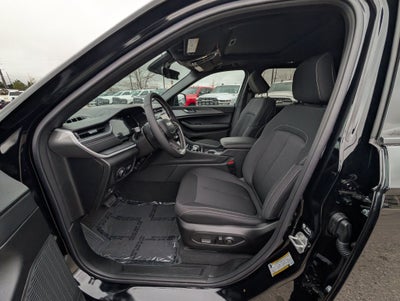 2027 Jeep Grand Cherokee LAREDO X 4X4