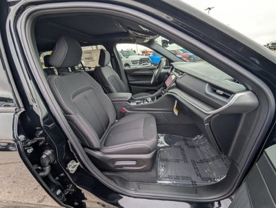 2027 Jeep Grand Cherokee LAREDO X 4X4