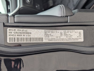 2027 Jeep Grand Cherokee LAREDO X 4X4