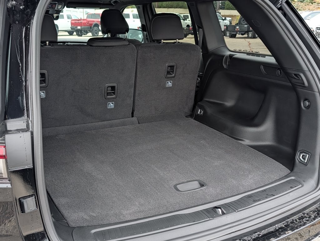 2027 Jeep Grand Cherokee LAREDO X 4X4