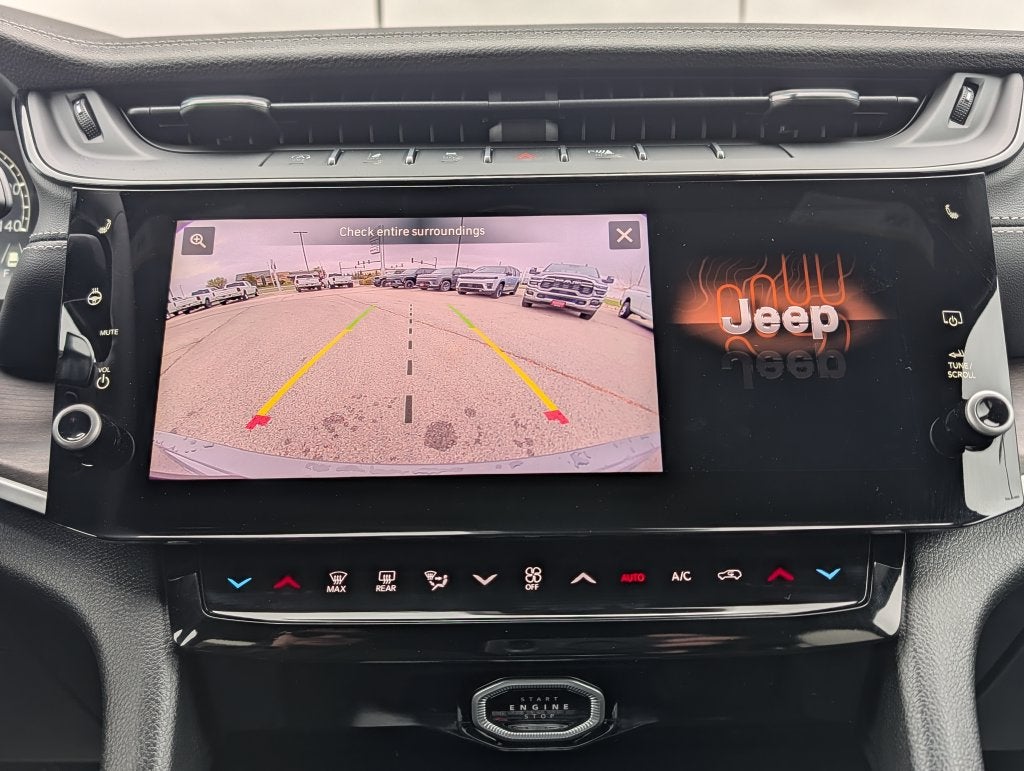 2027 Jeep Grand Cherokee LAREDO ALTITUDE 4X4
