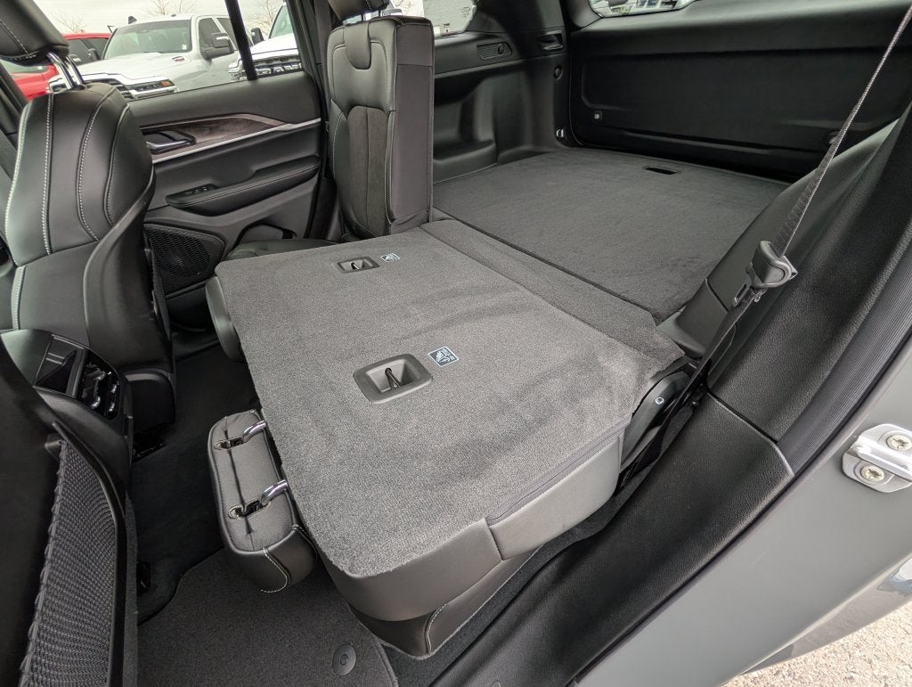 2027 Jeep Grand Cherokee LAREDO ALTITUDE 4X4