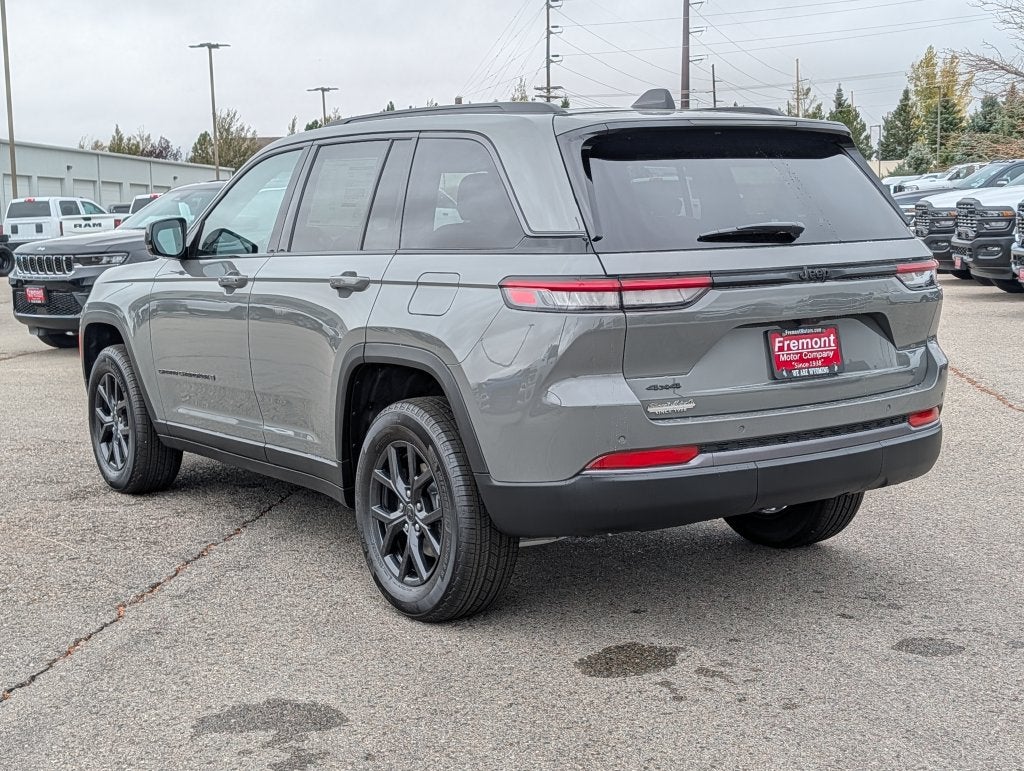 2027 Jeep Grand Cherokee LAREDO ALTITUDE 4X4