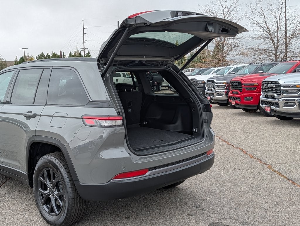 2027 Jeep Grand Cherokee LAREDO ALTITUDE 4X4