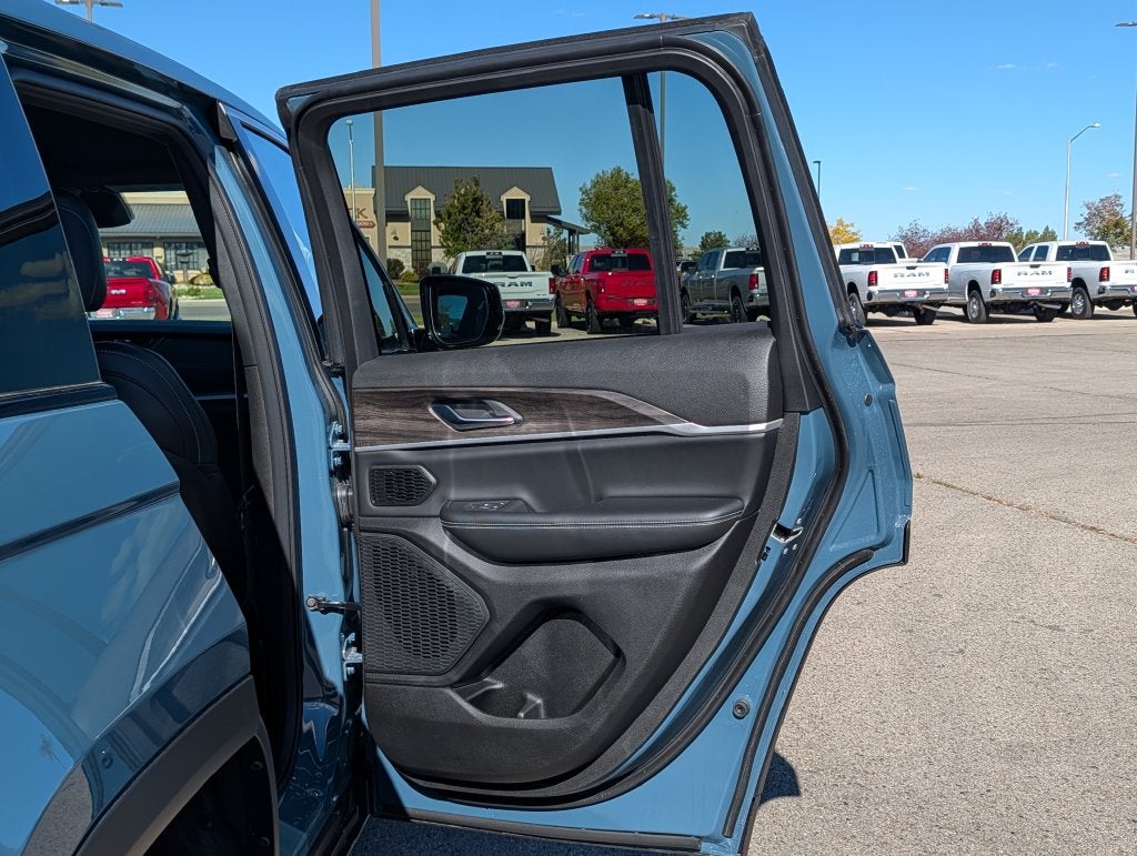 2027 Jeep Grand Cherokee LIMITED 4X4
