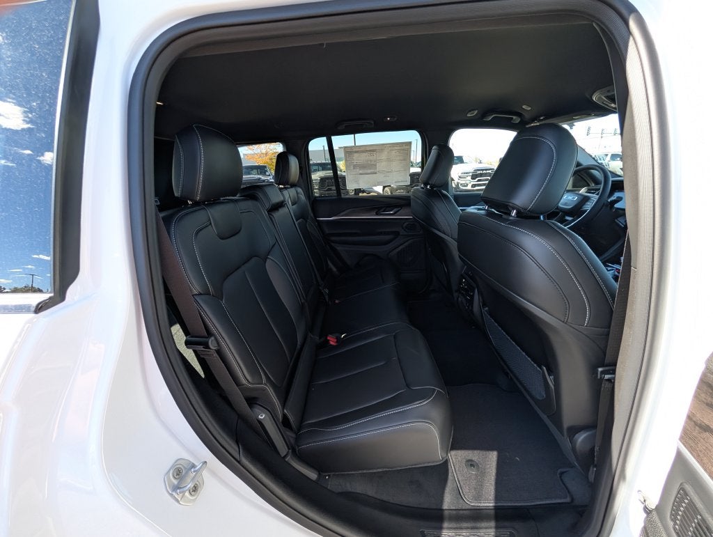 2027 Jeep Grand Cherokee LIMITED 4X4