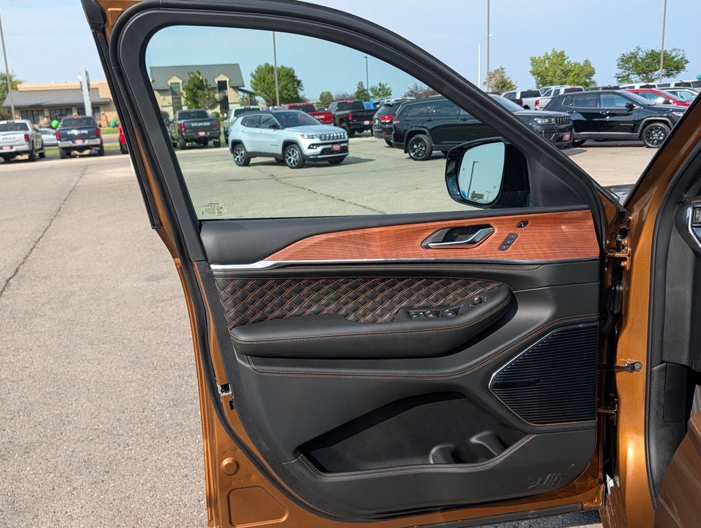 2026 Jeep Grand Cherokee Summit