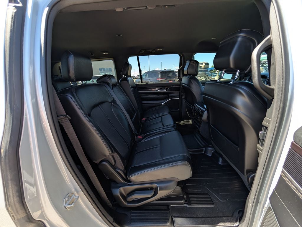 2024 Jeep Wagoneer Base