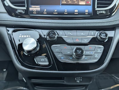 2027 Chrysler Pacifica Select AWD