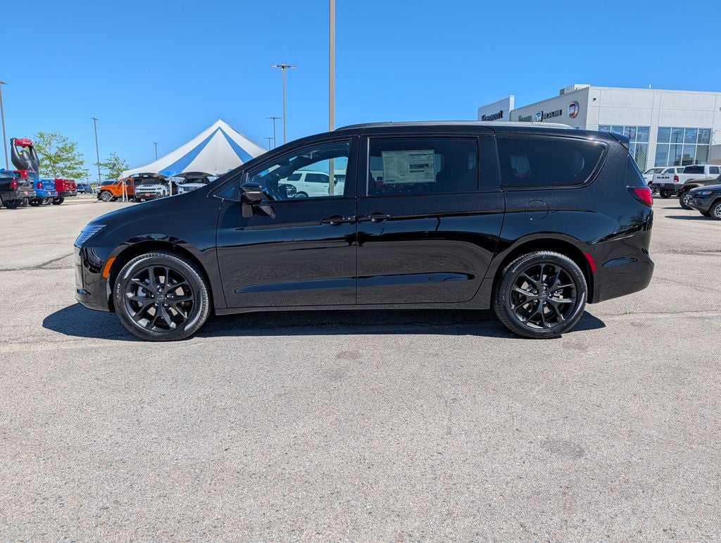 2027 Chrysler Pacifica Limited