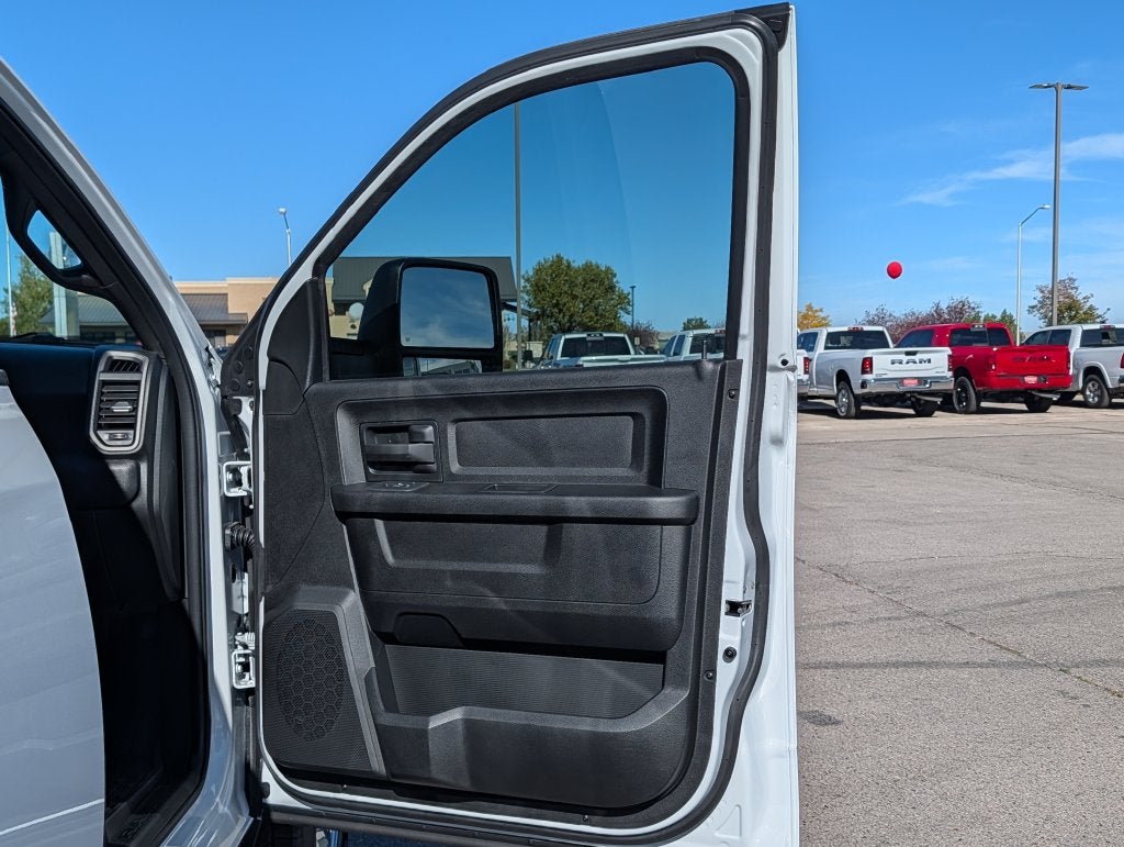 2027 RAM 3500 3500 TRADESMAN CREW CAB 4X4 8' BOX