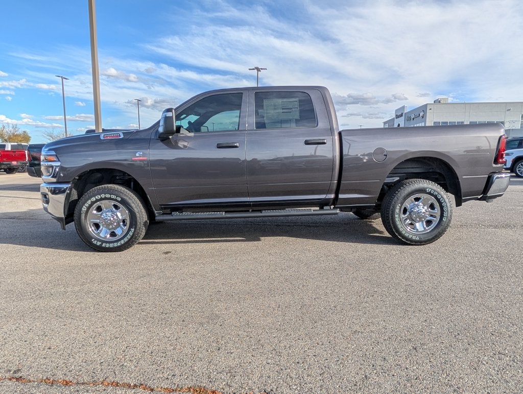 2027 RAM 2500 RAM 2500 TRADESMAN CREW CAB 4X4 6'4' BOX