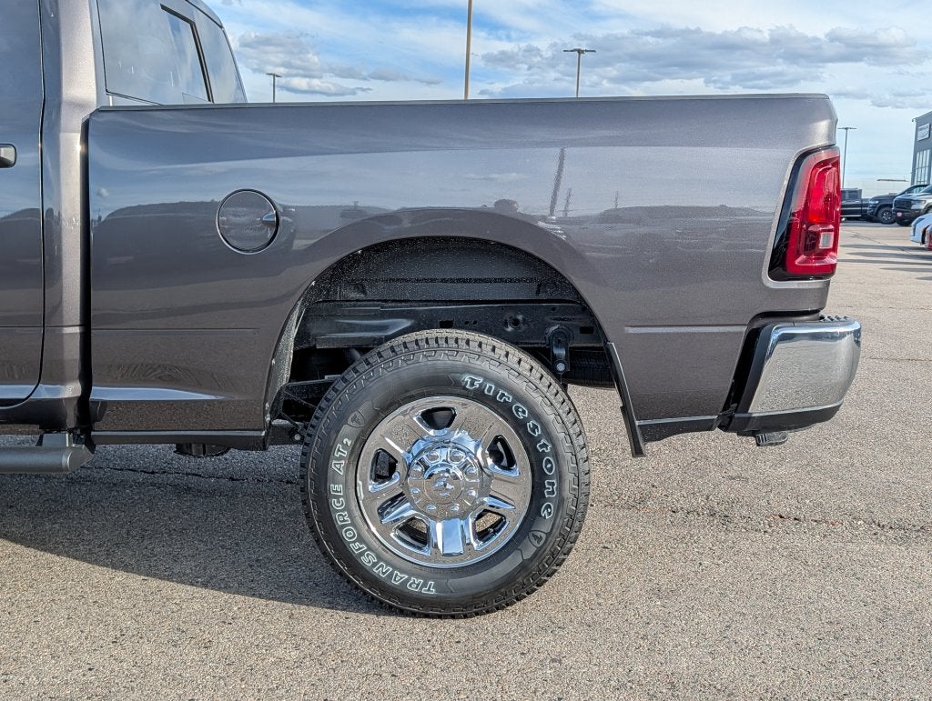 2027 RAM 2500 RAM 2500 TRADESMAN CREW CAB 4X4 6'4' BOX