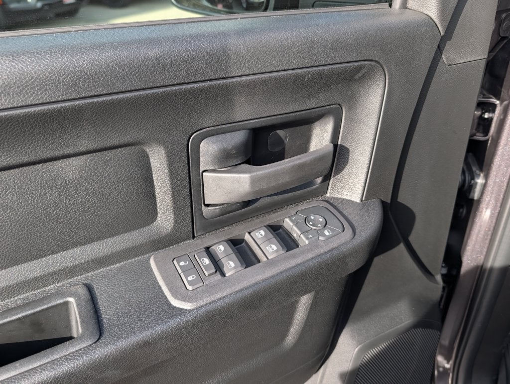 2027 RAM 2500 RAM 2500 TRADESMAN CREW CAB 4X4 6'4' BOX