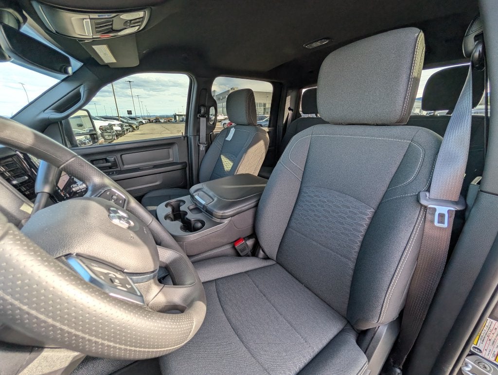 2027 RAM 2500 RAM 2500 TRADESMAN CREW CAB 4X4 6'4' BOX