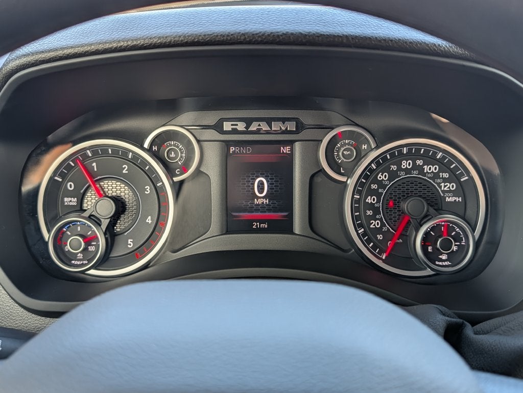 2027 RAM 2500 RAM 2500 TRADESMAN CREW CAB 4X4 6'4' BOX