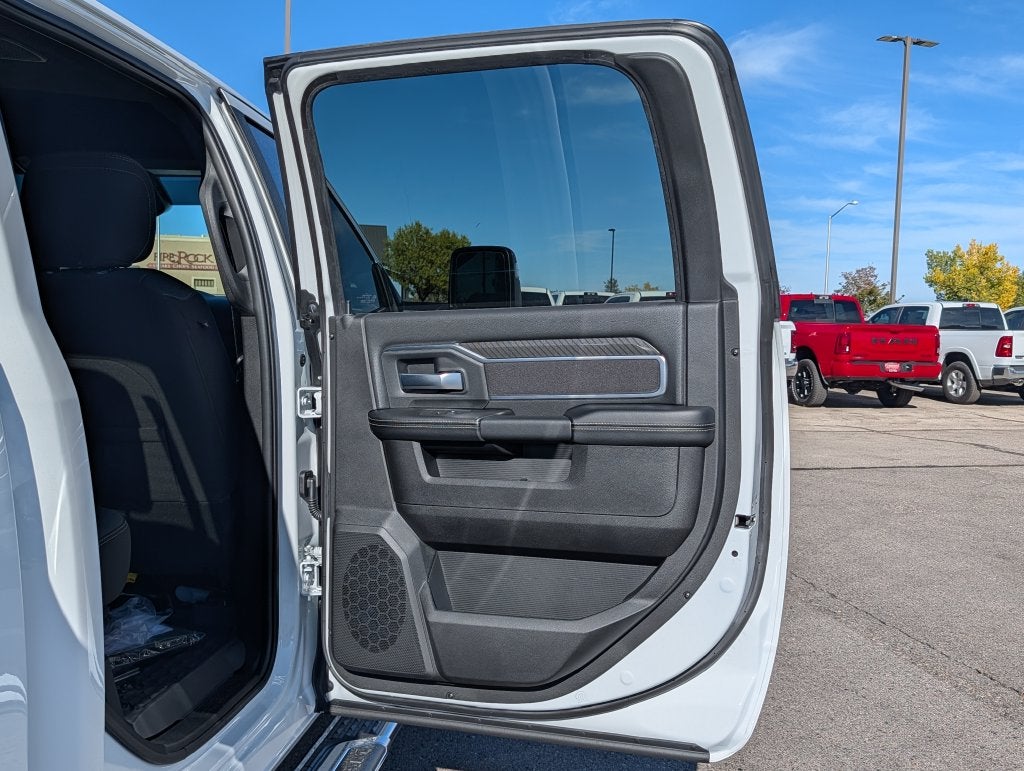 2027 RAM 3500 3500 BIG HORN CREW CAB 4X4 8' BOX