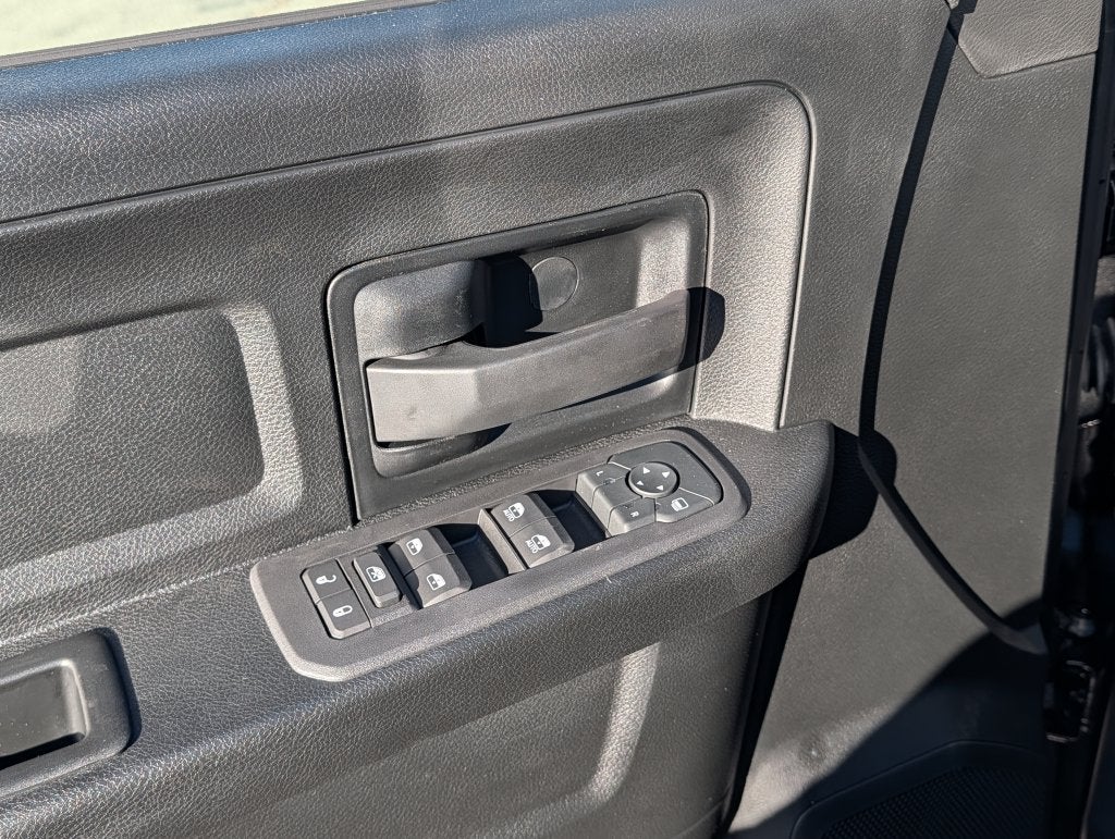 2027 RAM 2500 RAM 2500 TRADESMAN CREW CAB 4X4 6'4' BOX
