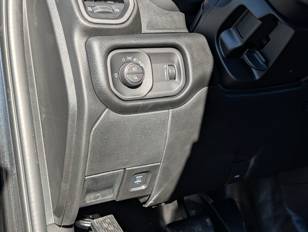 2027 RAM 2500 RAM 2500 TRADESMAN CREW CAB 4X4 6'4' BOX
