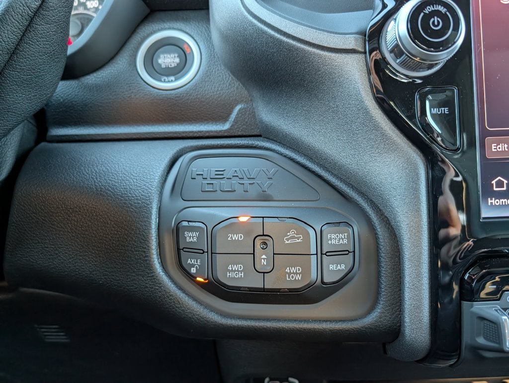 2027 RAM 2500 RAM 2500 TRADESMAN CREW CAB 4X4 6'4' BOX