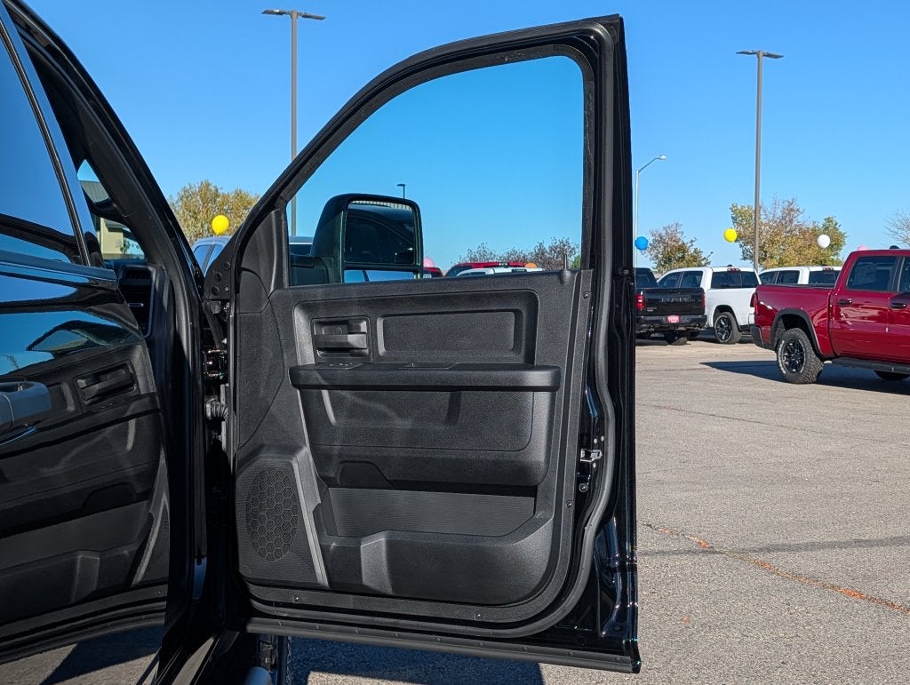 2027 RAM 2500 RAM 2500 TRADESMAN CREW CAB 4X4 6'4' BOX