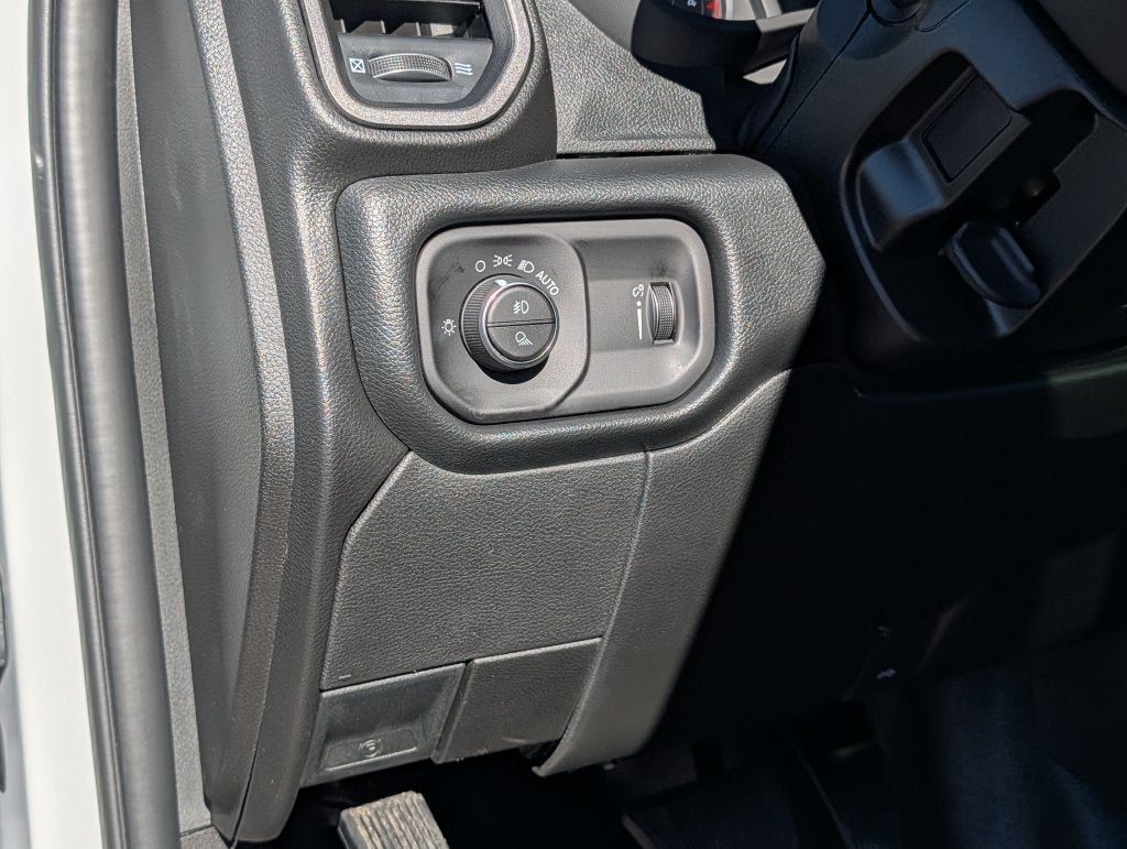 2027 RAM 5500 5500 TRADESMAN CHASSIS CREW CAB 4X4 84' CA