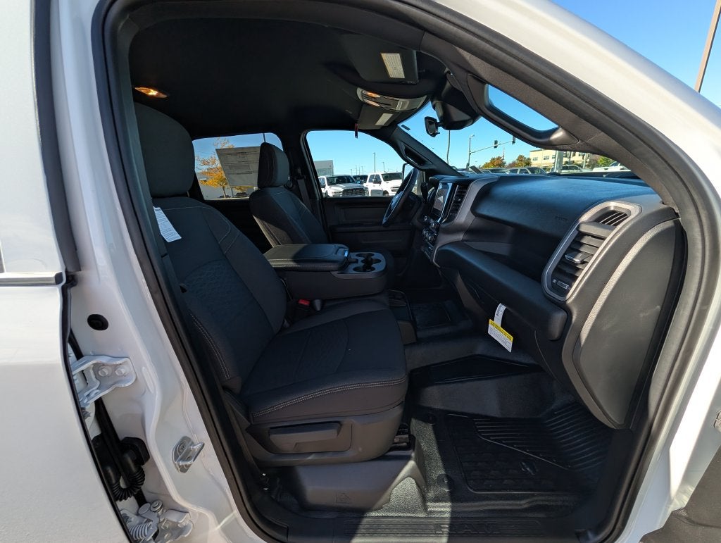 2027 RAM 5500 5500 TRADESMAN CHASSIS CREW CAB 4X4 84' CA
