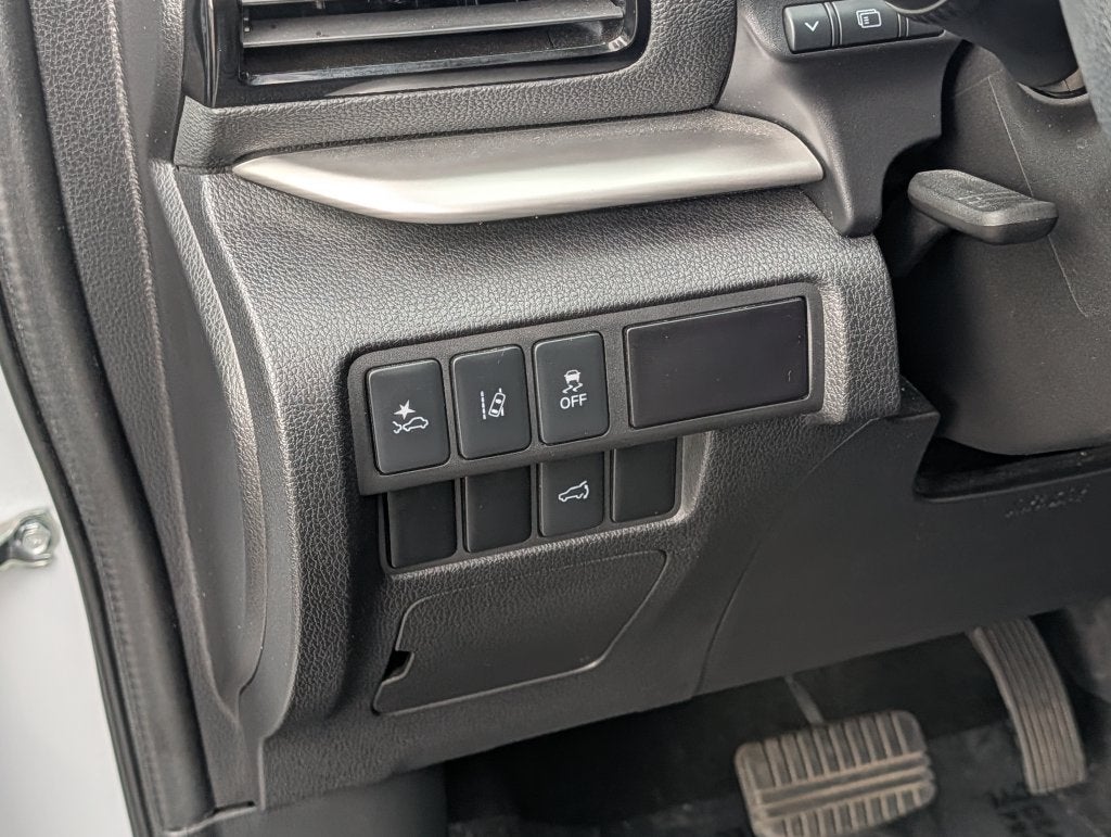 2025 Mitsubishi Eclipse Cross Base