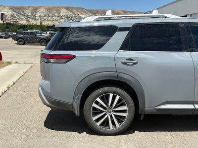 2025 Nissan Pathfinder Platinum