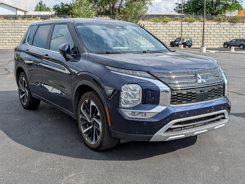2024 Mitsubishi Outlander Base