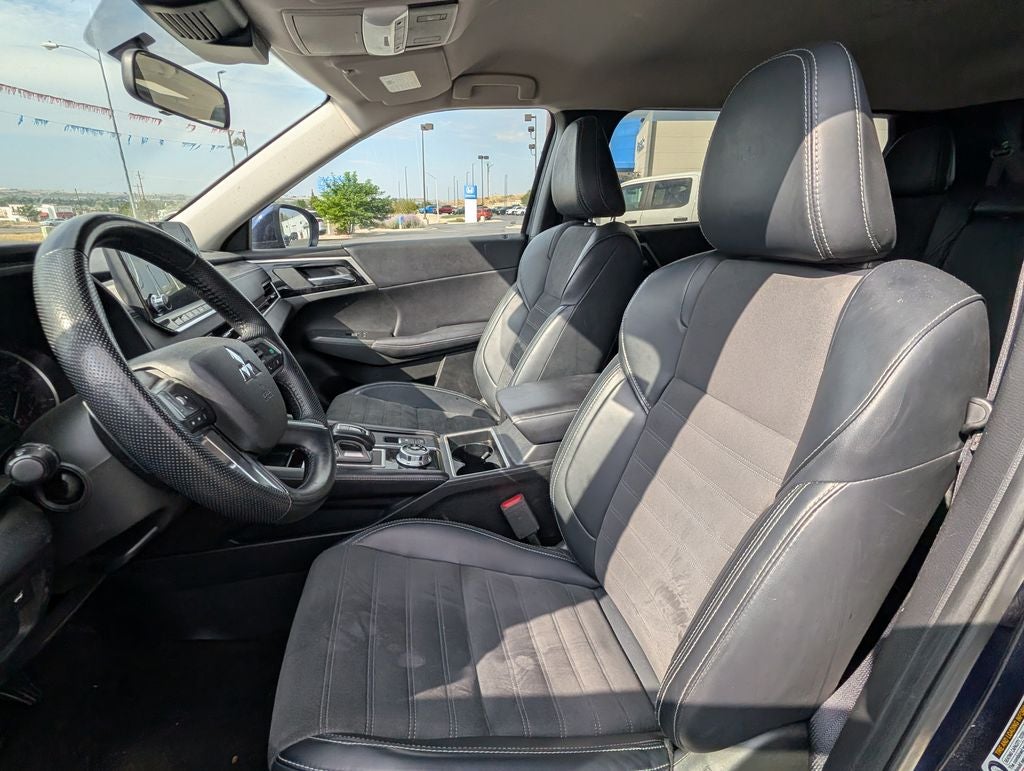 2024 Mitsubishi Outlander Base