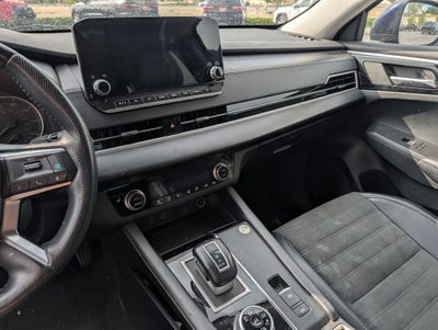 2024 Mitsubishi Outlander Base
