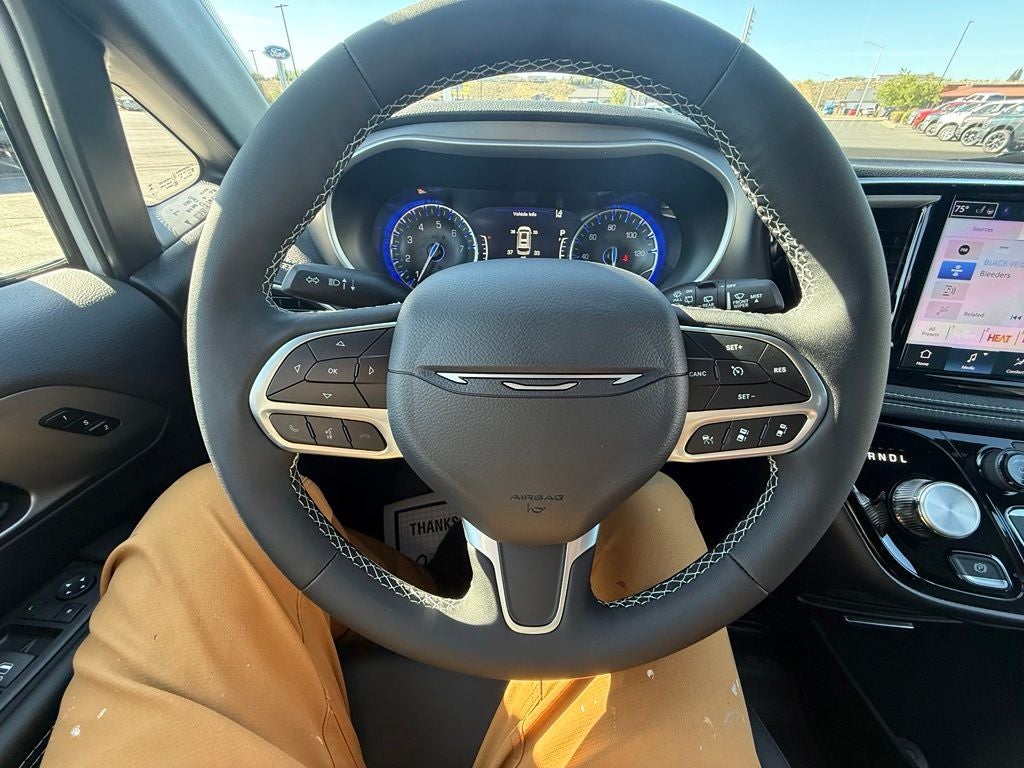 2027 Chrysler Pacifica Select