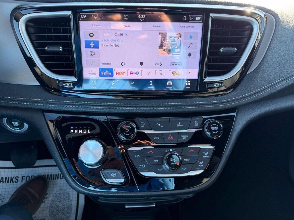2027 Chrysler Pacifica PACIFICA SELECT AWD