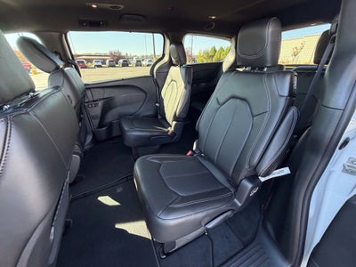 2027 Chrysler Pacifica PACIFICA SELECT AWD