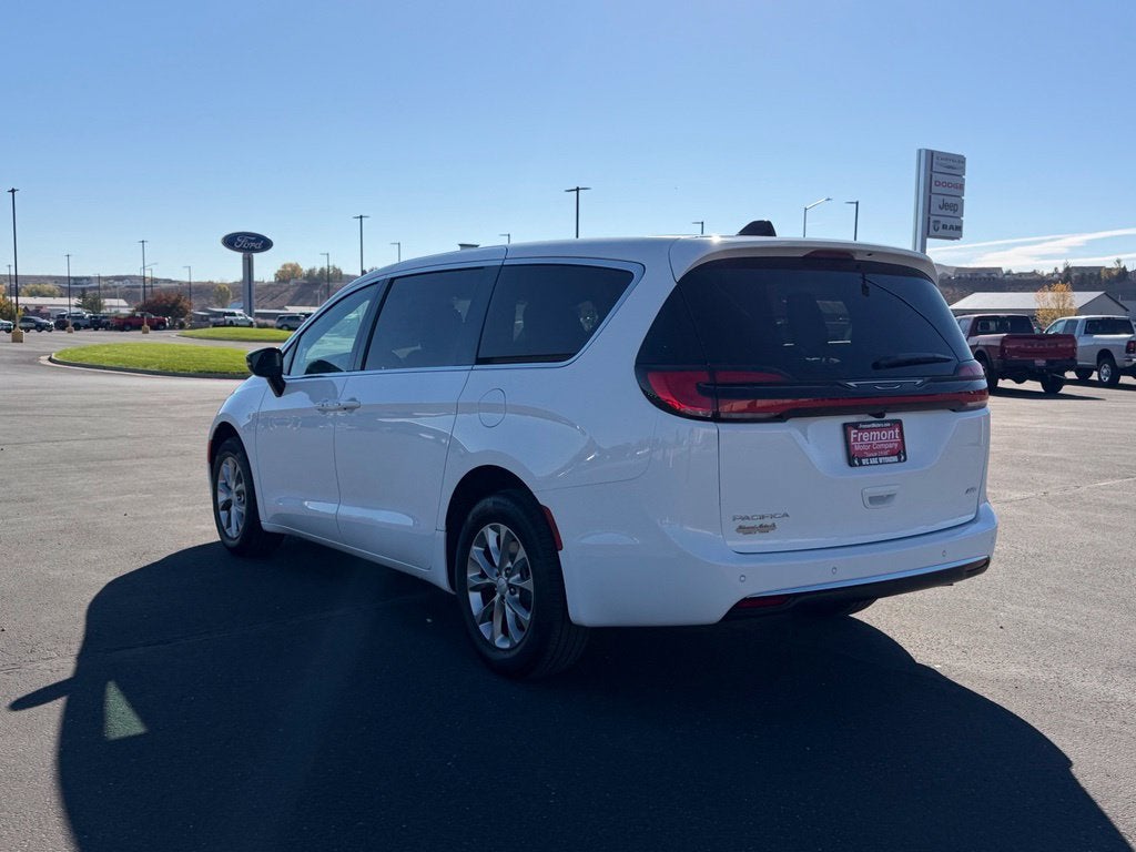 2027 Chrysler Pacifica PACIFICA SELECT AWD
