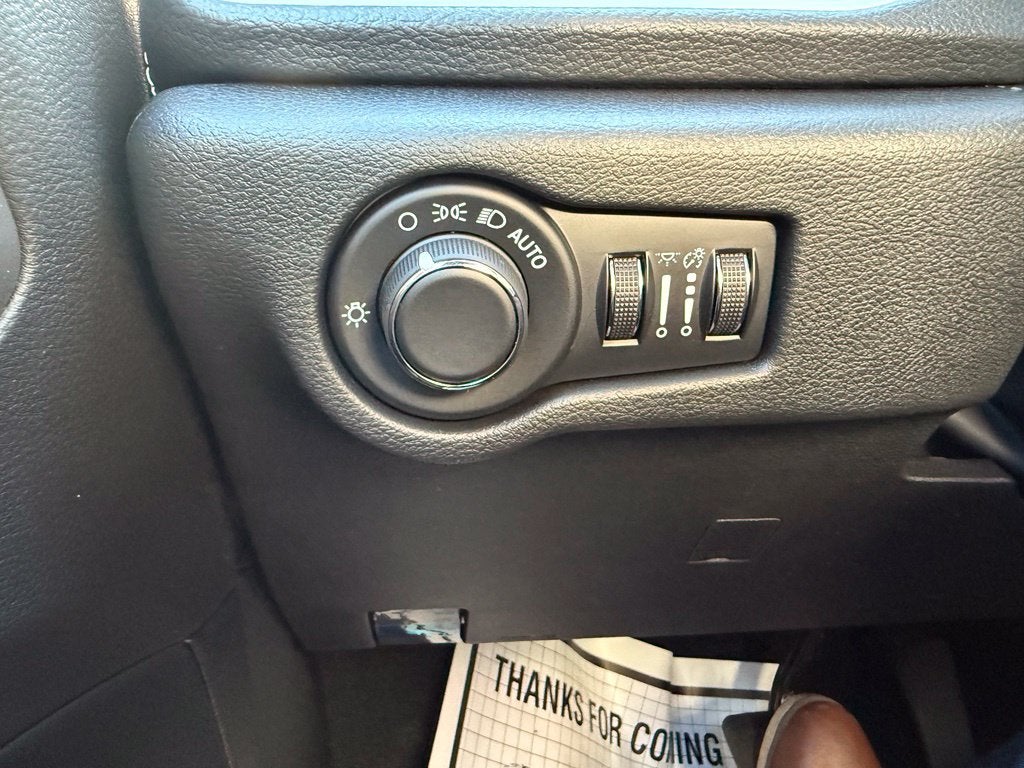 2027 Chrysler Pacifica PACIFICA SELECT AWD