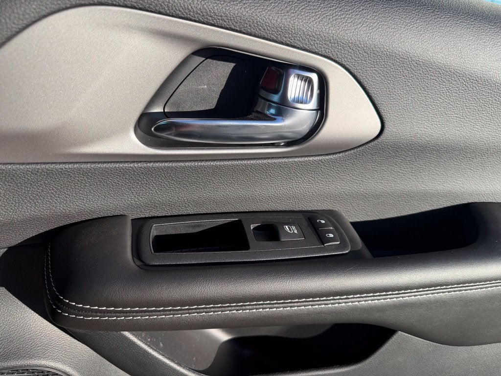 2027 Chrysler Pacifica PACIFICA SELECT AWD