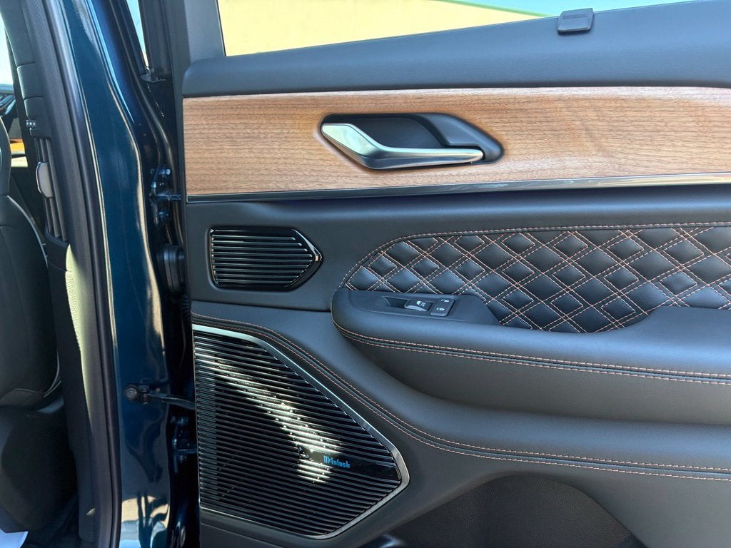2027 Jeep Grand Cherokee Summit