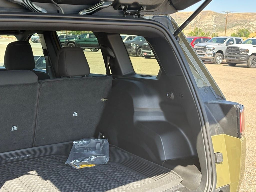 2026 Jeep Cherokee Laredo Hybrid