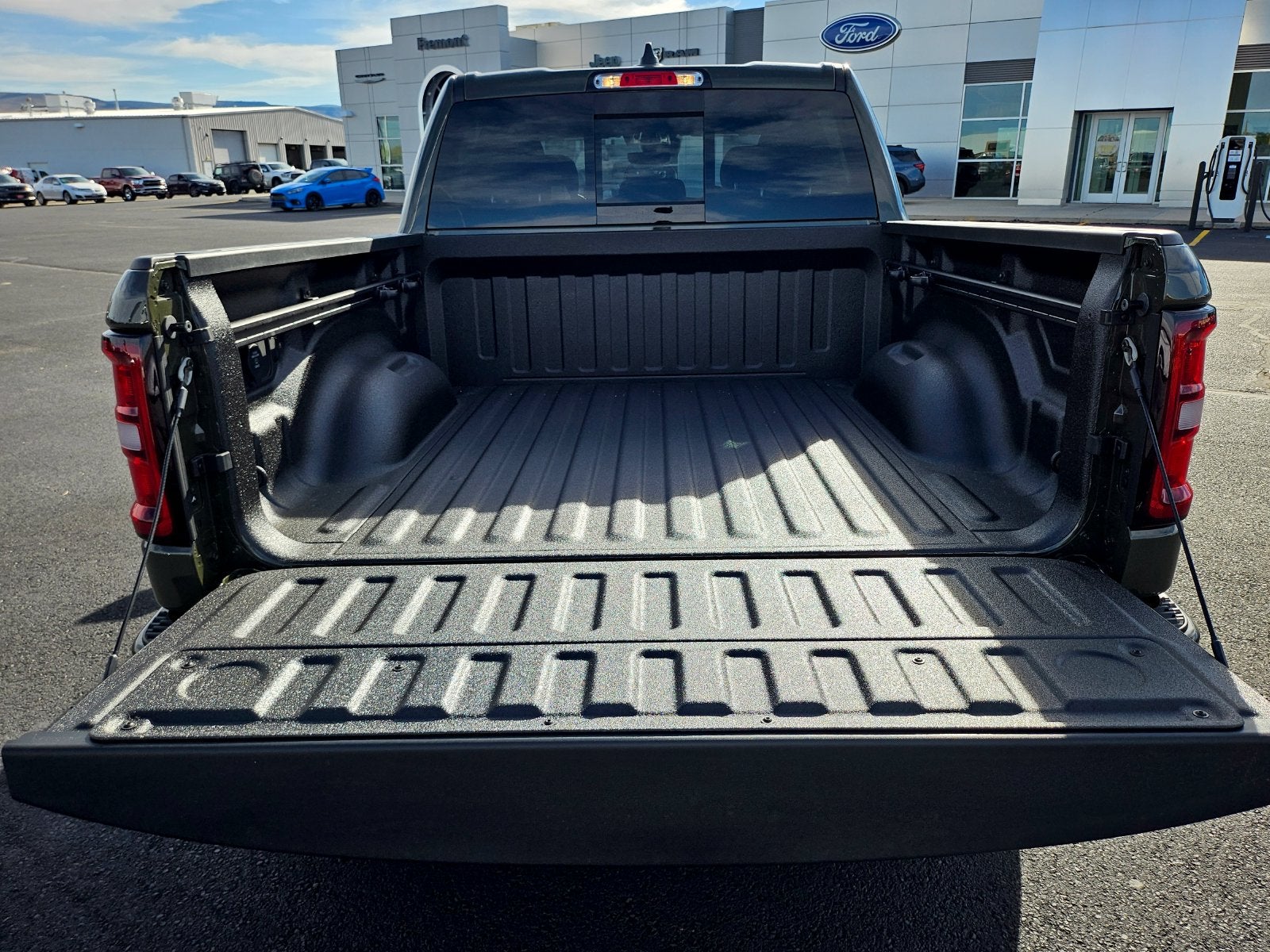2027 RAM 1500 1500 BIG HORN CREW CAB 4X4 5'7' BOX