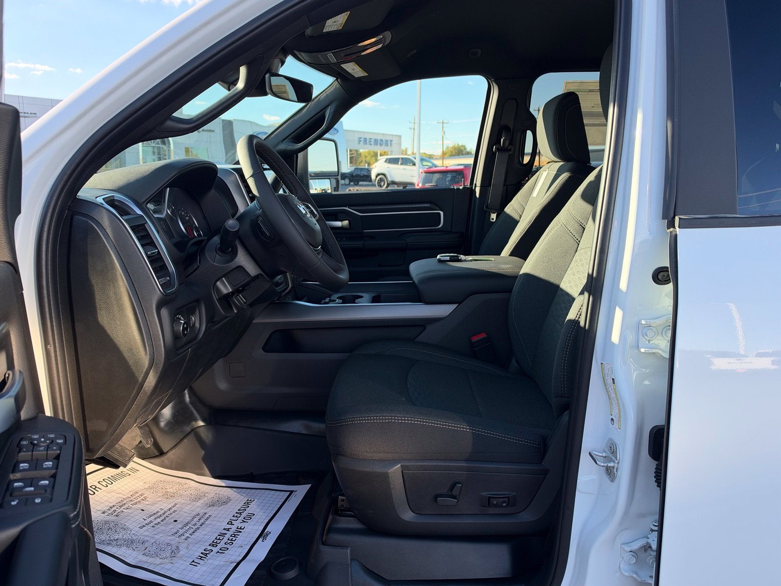 2027 RAM 3500 3500 BIG HORN CREW CAB 4X4 8' BOX