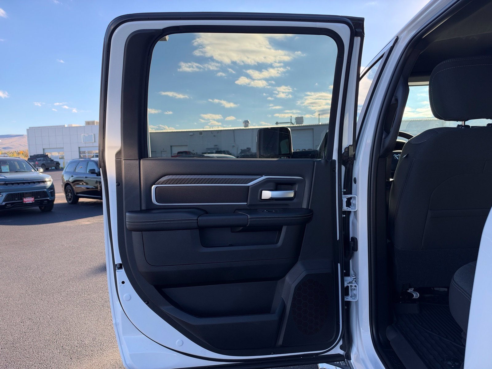 2027 RAM 3500 3500 BIG HORN CREW CAB 4X4 8' BOX