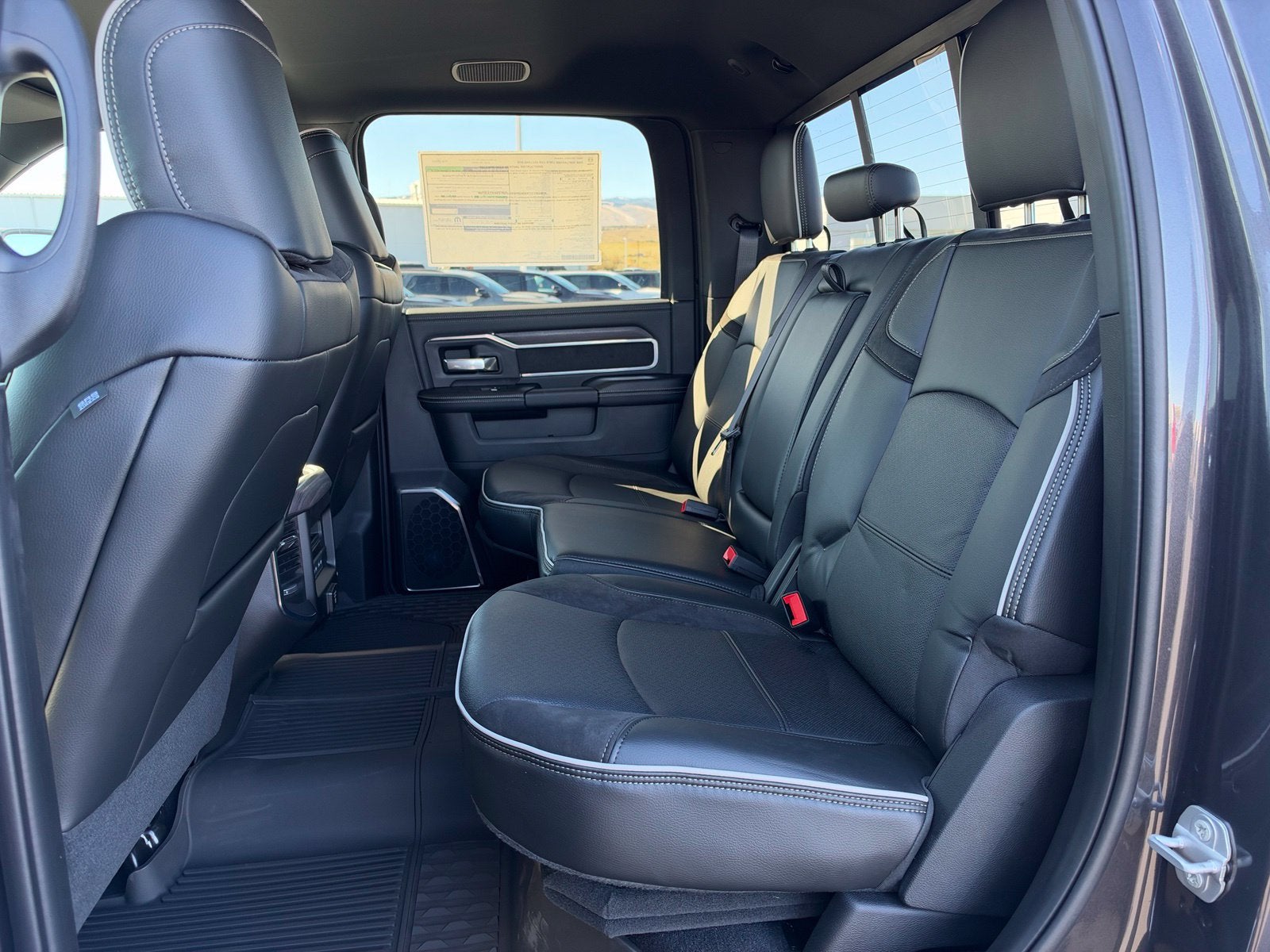 2027 RAM 3500 RAM 3500 LARAMIE CREW CAB 4X4 8' BOX