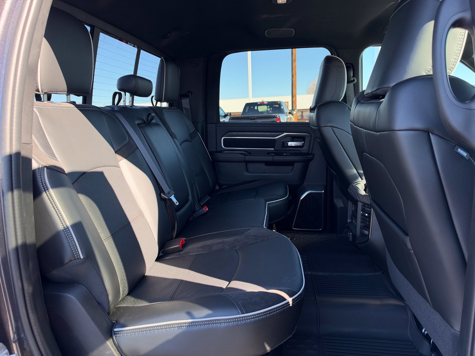 2027 RAM 3500 RAM 3500 LARAMIE CREW CAB 4X4 8' BOX
