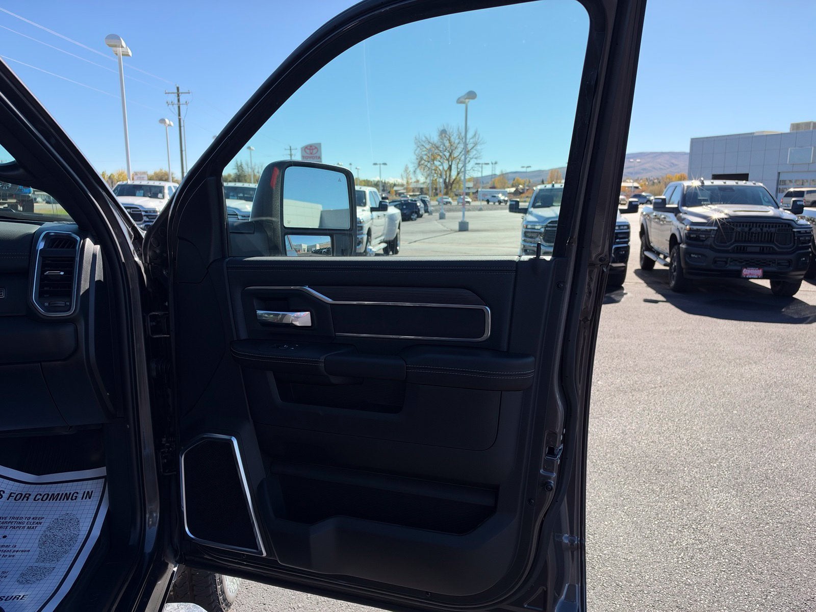 2027 RAM 3500 RAM 3500 LARAMIE CREW CAB 4X4 8' BOX