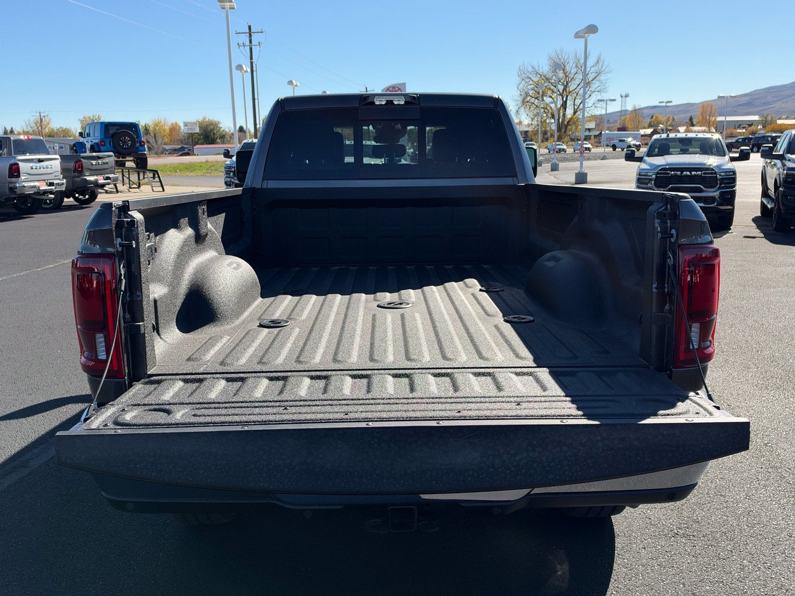 2027 RAM 3500 RAM 3500 LARAMIE CREW CAB 4X4 8' BOX
