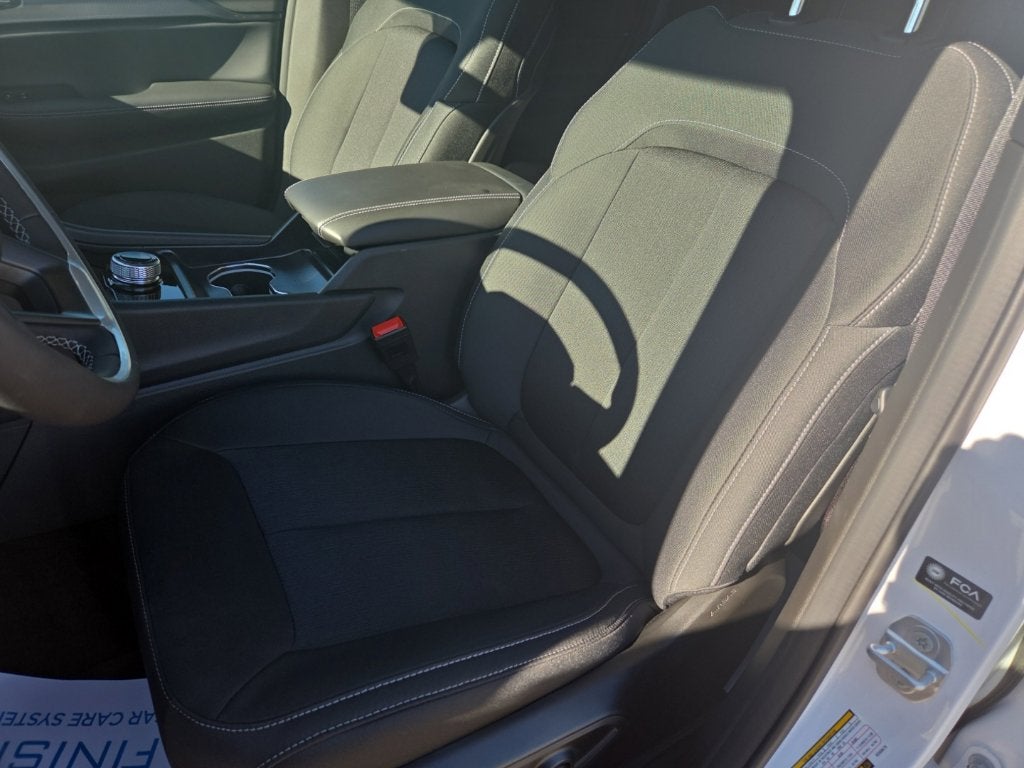 2027 Jeep Grand Cherokee Laredo X