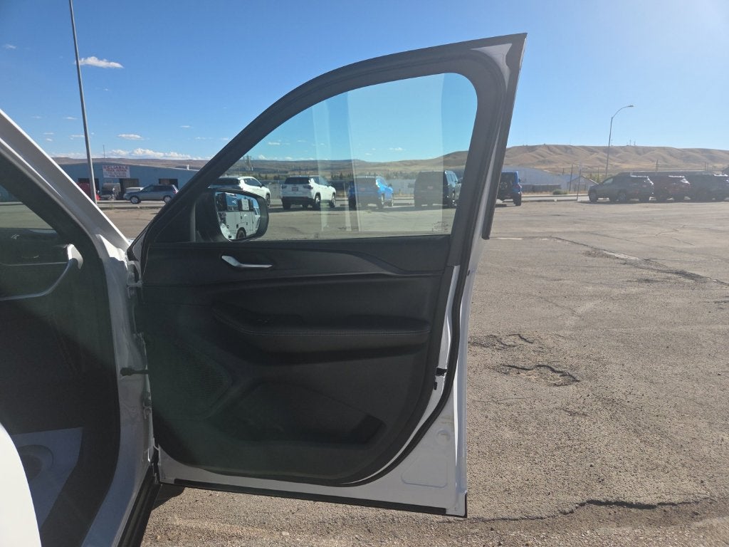 2027 Jeep Grand Cherokee Laredo X